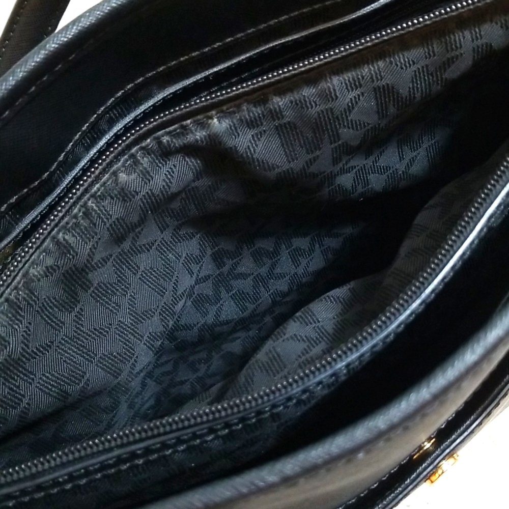Michael Kors jet set large tote in black w/gold accents - Picture 7 of 14